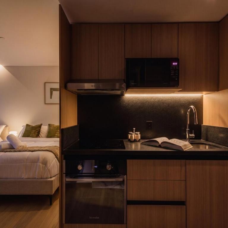 The R Line I UT Skyline Studio I City Views & Pool - Appartement 1 Chambre - 17