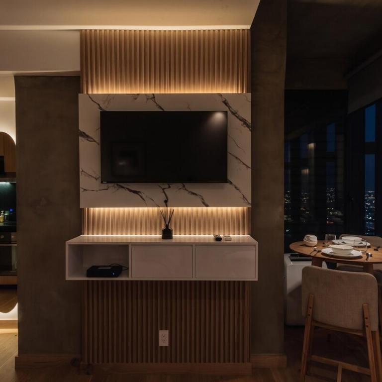 The R Line I UT Skyline Studio I City Views & Pool - Appartement 1 Chambre - 37