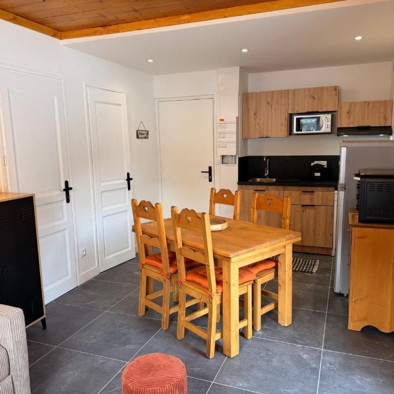 Appartement neuf cocooning avec balcon et parking privé à Pralognan-la-Vanoise - FR-1-464-252 - Apartment - 3