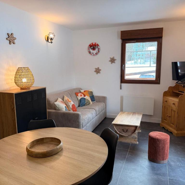 Chalet neuf avec balcon, parking privé, à Pralognan - FR-1-464-254 - Apartment - 1