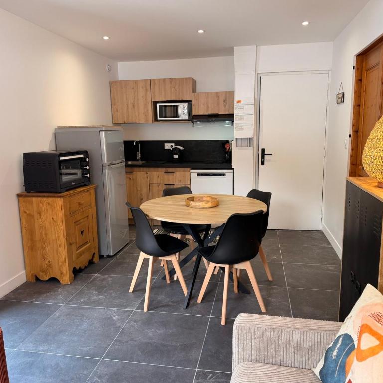 Chalet neuf avec balcon, parking privé, à Pralognan - FR-1-464-254 - Apartment - 3