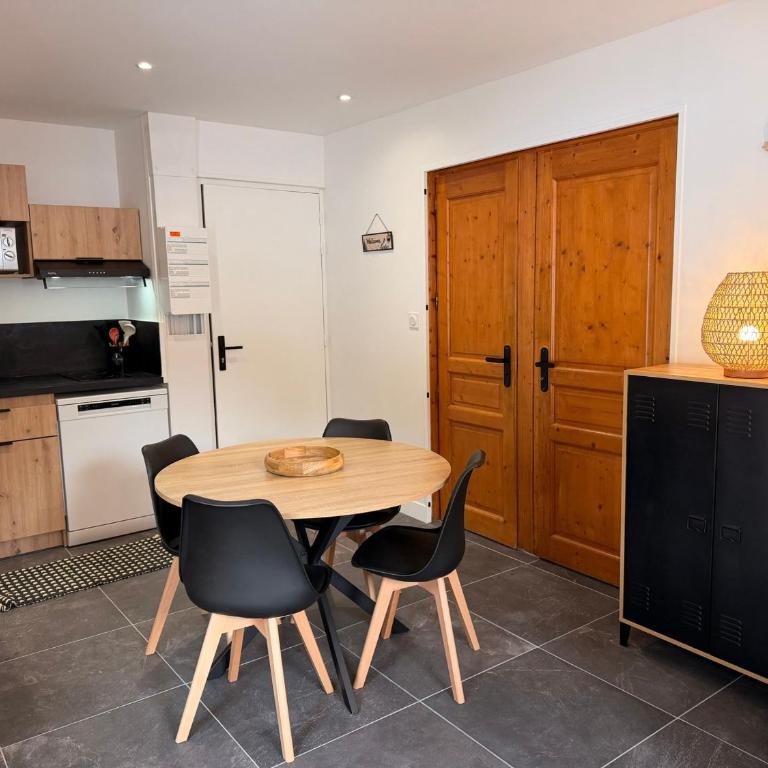 Chalet neuf avec balcon, parking privé, à Pralognan - FR-1-464-254 - Apartment - 4