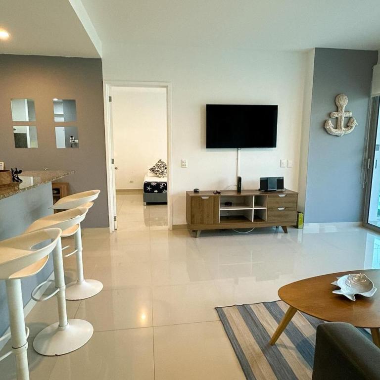 Bello apartamento con salida directa a la playa - Two-Bedroom Apartment - 24