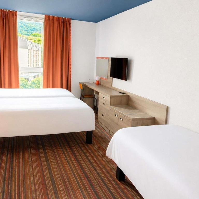 Greet Lourdes Centre Pyrenees - Chambre POP avec 3 Lits Simples - 1