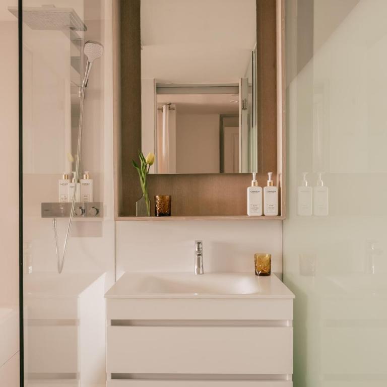 Hotel Victoria, a Gran Meliá Hotel - Red Level Presidential Suite with Sea and Cathedral View - 5