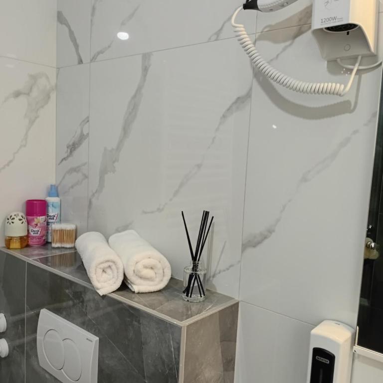 Obsidian Residence Sarajevo-Modern Apartment near Airport with free parking - King Studio with Sofa Bed - 1