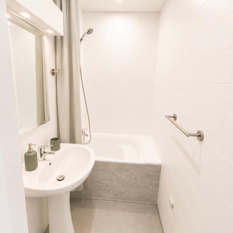 Le Lac Bleu - Sevrier - Chambre Double ou Lits Jumeaux Standard avec Balcon - 2