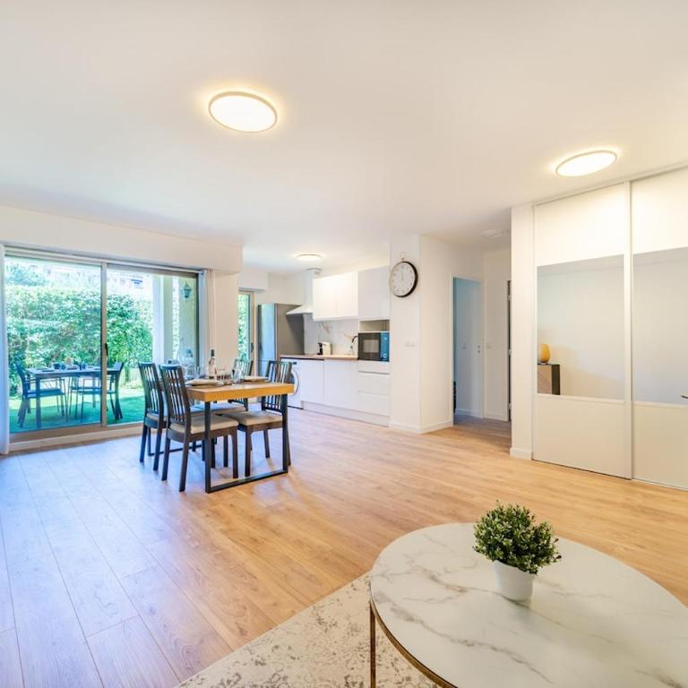 Beautiful 2-bedroom apartment, garden, swimming pool, sea within walking distance - Appartement 1 Chambre - 1