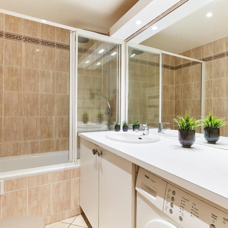 BnBNova - 1BR with Balcony - Latin Quarter & Blvd St Germain - Apartment - 11