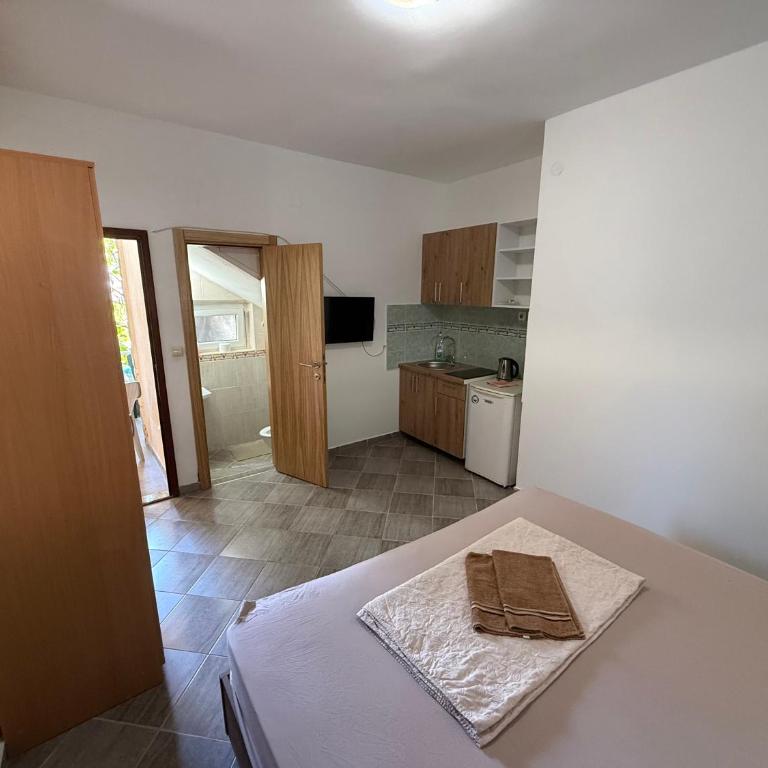 Apartments Vretenicic - One-Bedroom Apartment - 5