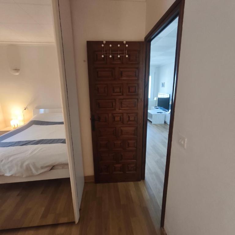 Puig Rom Pau Vila - One-Bedroom Apartment with Sea View and Balcony - 4