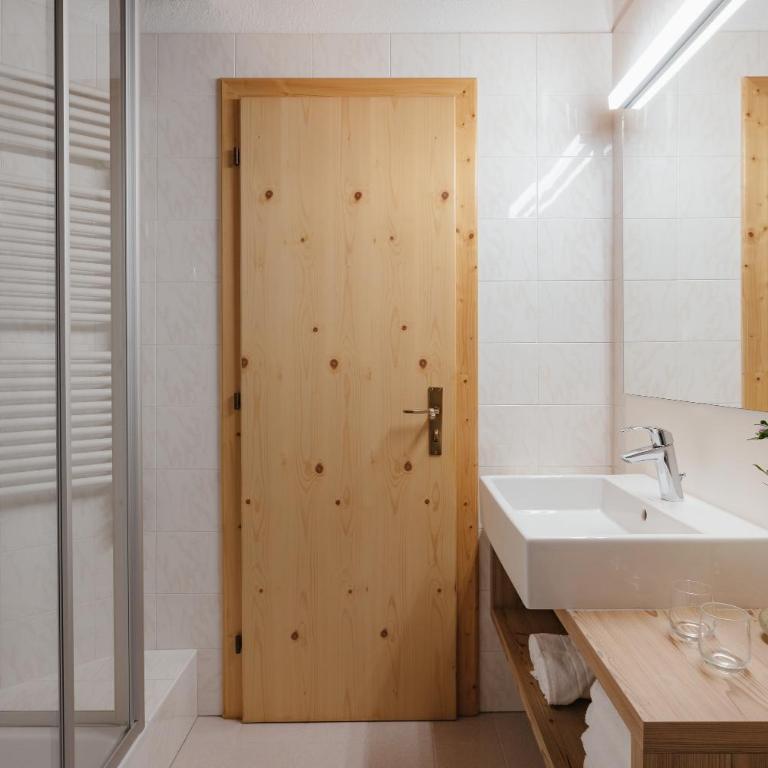 Untermairhof Appartment Residence - Two-Bedroom Apartment with Mountain View - 1