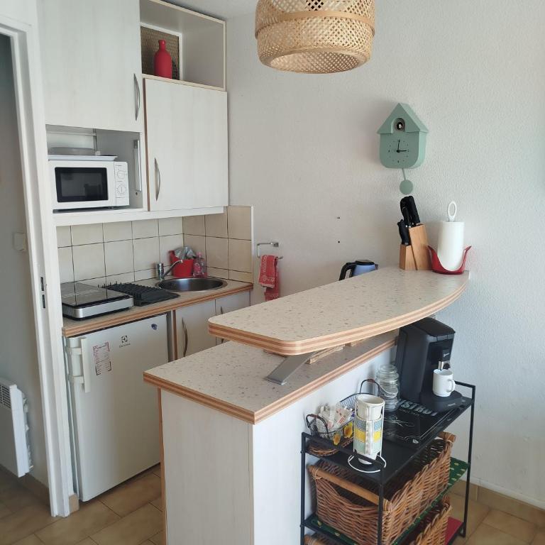 Joli studio avec piscine à 200m de la plage parking privé - Apartment - 7