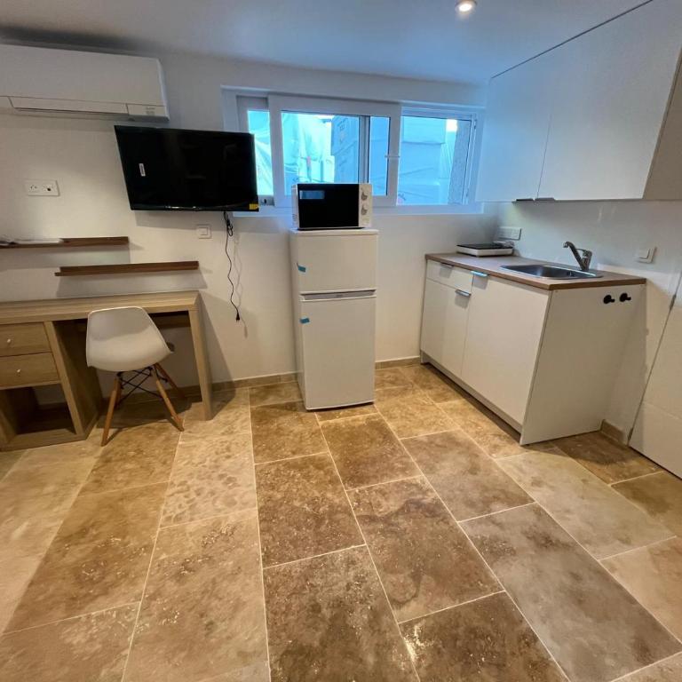 Villa - Sea view Apartments - Private Parking & AC - Studio avec Canapé-Lit - 4