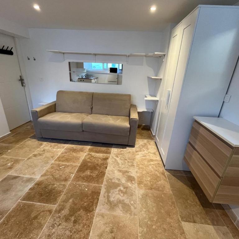 Villa - Sea view Apartments - Private Parking & AC - Studio avec Canapé-Lit - 3