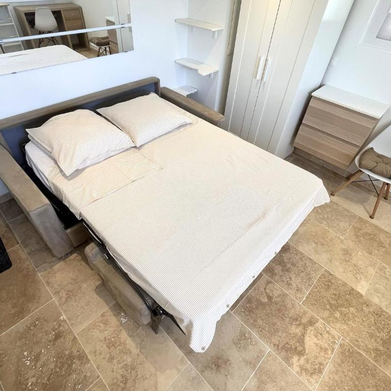 Villa - Sea view Apartments - Private Parking & AC - Studio avec Canapé-Lit - 6