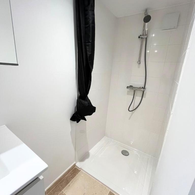 Villa - Sea view Apartments - Private Parking & AC - Studio avec Canapé-Lit - 9