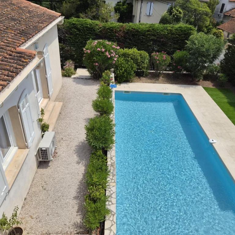 Spacious Family Villa with Private Pool - Villa - 2