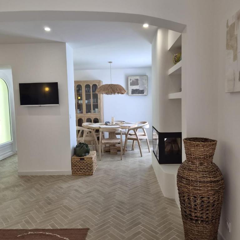 Spacious Family Villa with Private Pool - Villa - 9