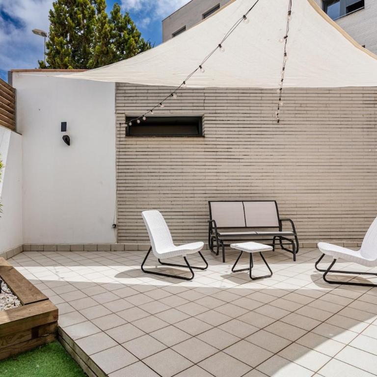 Oasis Fenals, Espectacular Terraza 90m, 3 Habitaciones, Piscina y Parking Privado - Apartment - 3