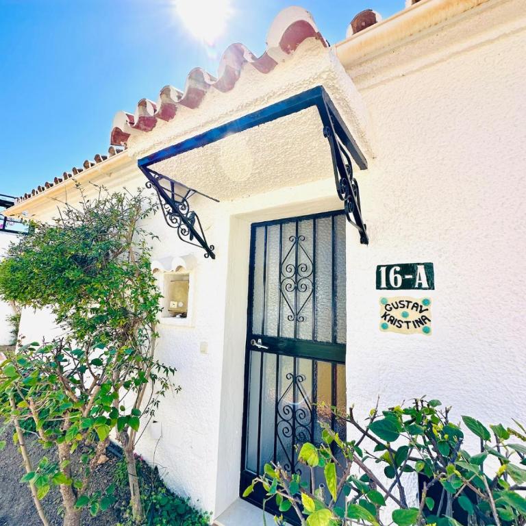 Stunning View Home with Garden & Pool in San Juan de Capistrano - Two-Bedroom Apartment - 10