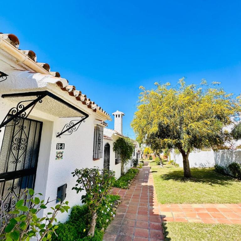 Stunning View Home with Garden & Pool in San Juan de Capistrano - Two-Bedroom Apartment - 30