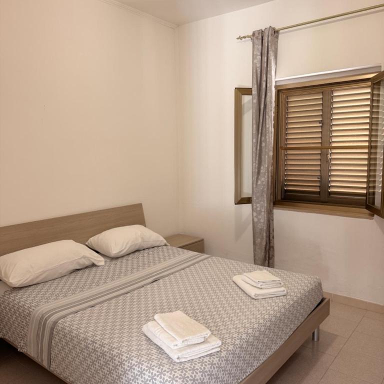 Villa Viola - Giardino e Parcheggio Gratuito - Casa con 2 Camere da Letto - 4