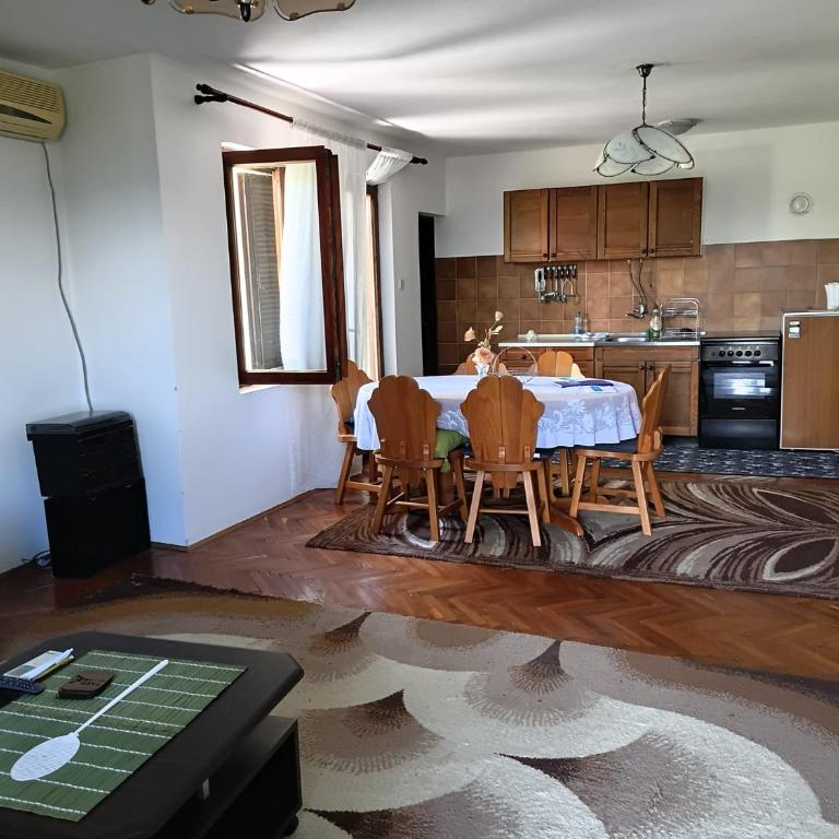 Iva - One-Bedroom Apartment - 6