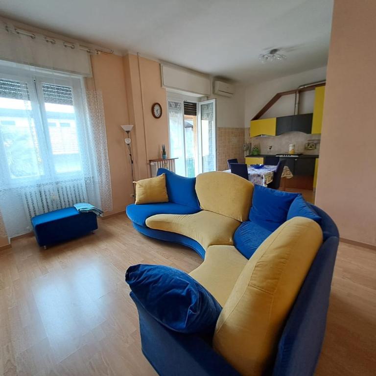 Sole & Luna Charming Colorful Home Arona - Appartamento con 2 Camere da Letto - 3