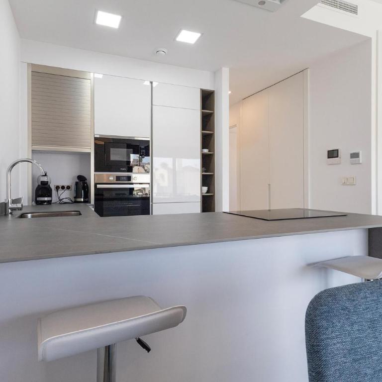 Beautiful Apartment In Torrevieja With Wifi - Apartamento de 3 dormitorios - 2