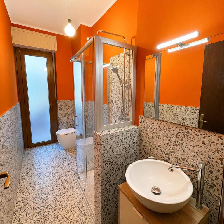 Ugo's Hospitality - Twin Room - 4