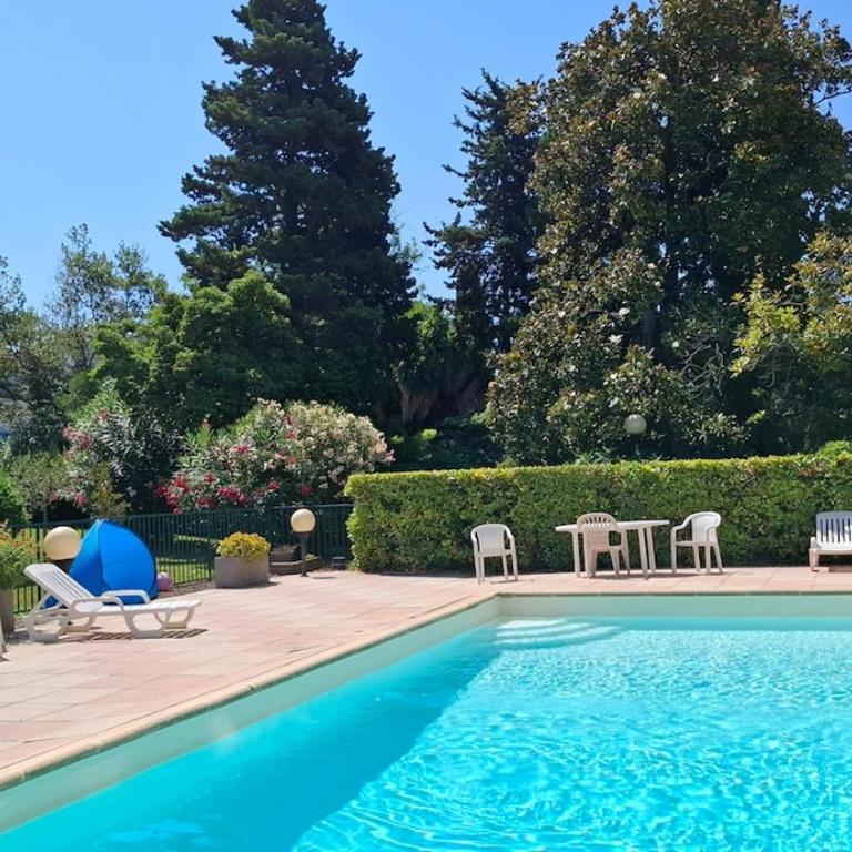 LE PALMIER App vue mer - Piscine- Plage - Place de parking privée - Studio - Vue sur Mer - 17