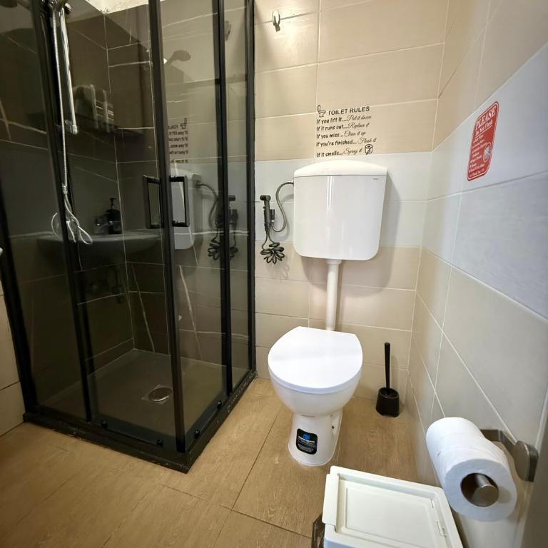 Crown Guest House - Doppelzimmer mit eigenem Bad - 10