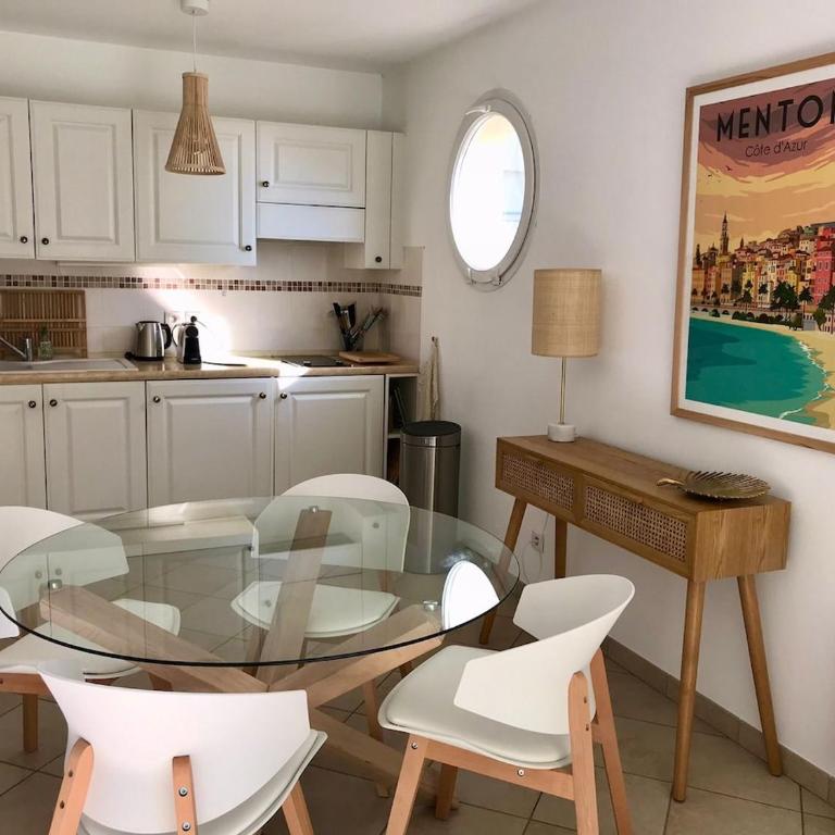 Beautiful 1 bedroom flat , 20 m from the beach, AC and private garage - Appartement 1 Chambre avec Balcon et Vue sur Mer - 16