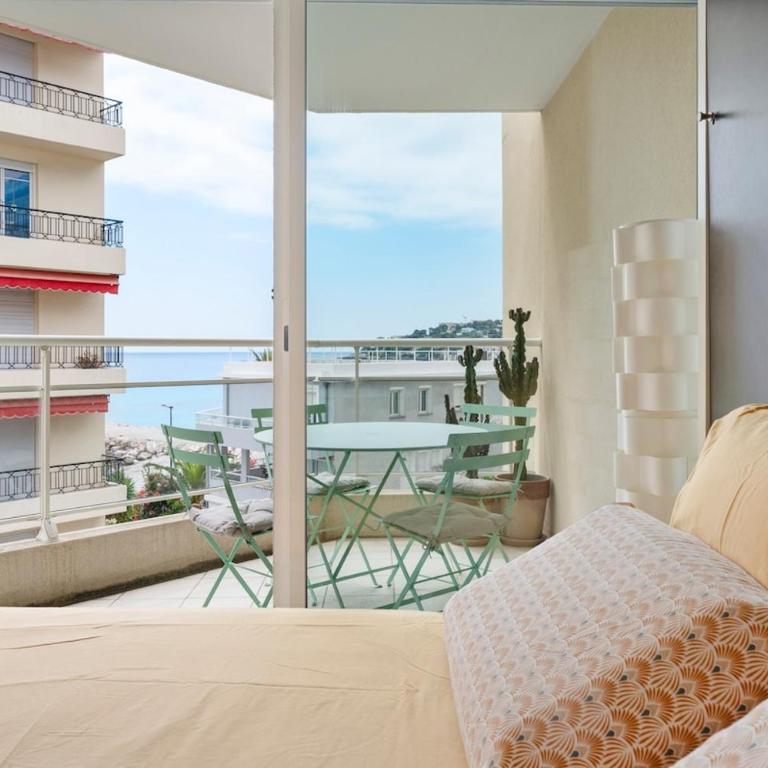 Beautiful 1 bedroom flat , 20 m from the beach, AC and private garage - Appartement 1 Chambre avec Balcon et Vue sur Mer - 21