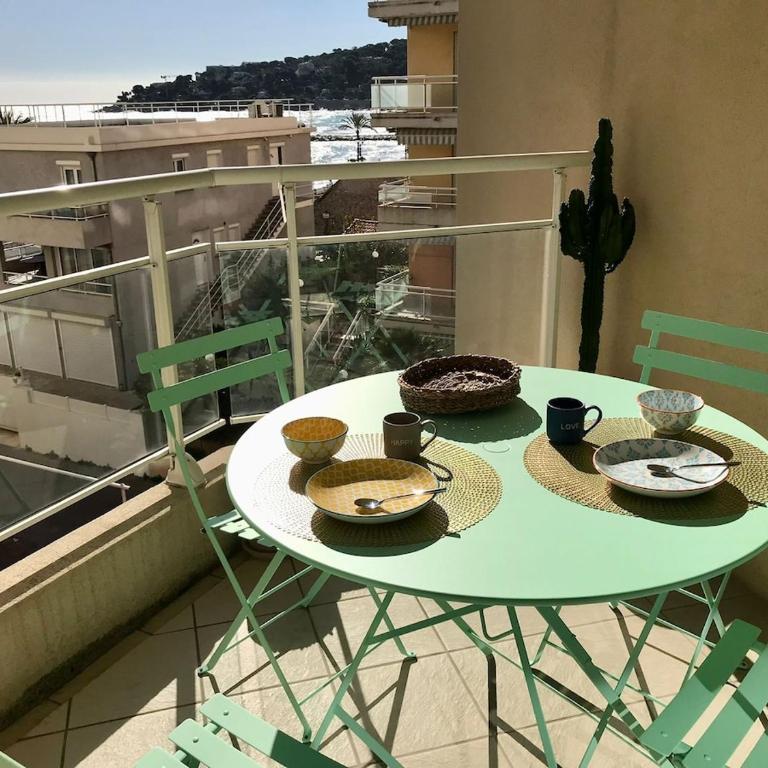 Beautiful 1 bedroom flat , 20 m from the beach, AC and private garage - Appartement 1 Chambre avec Balcon et Vue sur Mer - 29