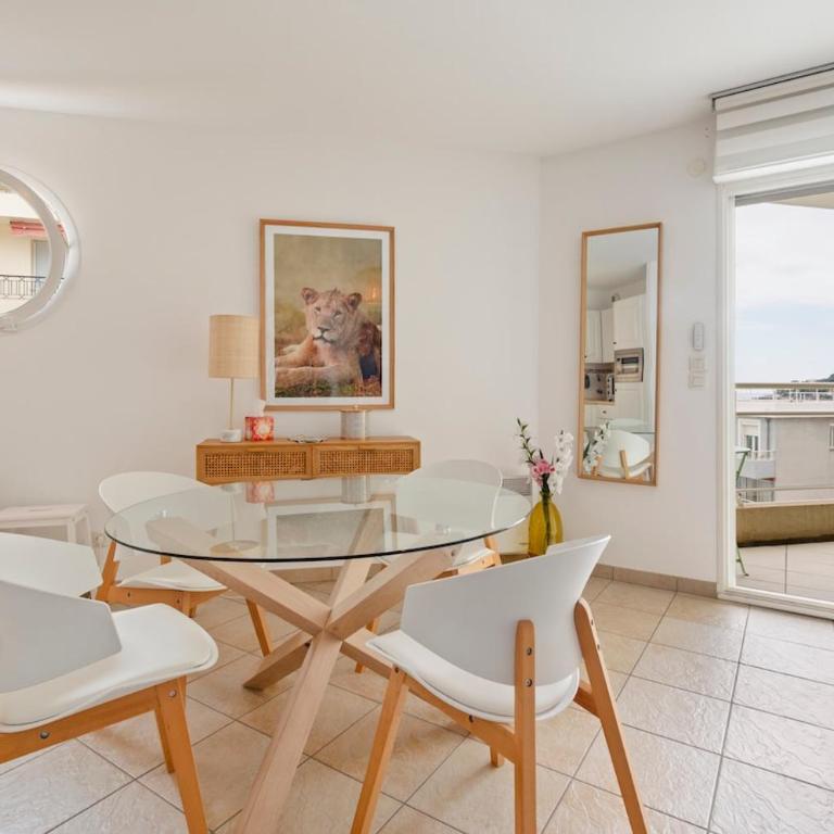 Beautiful 1 bedroom flat , 20 m from the beach, AC and private garage - Appartement 1 Chambre avec Balcon et Vue sur Mer - 37
