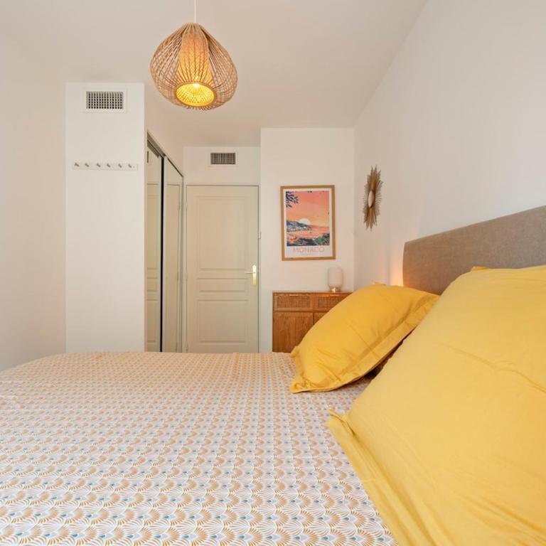 Beautiful 1 bedroom flat , 20 m from the beach, AC and private garage - Appartement 1 Chambre avec Balcon et Vue sur Mer - 40