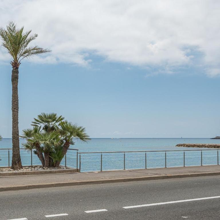 Beautiful 1 bedroom flat , 20 m from the beach, AC and private garage - Appartement 1 Chambre avec Balcon et Vue sur Mer - 43