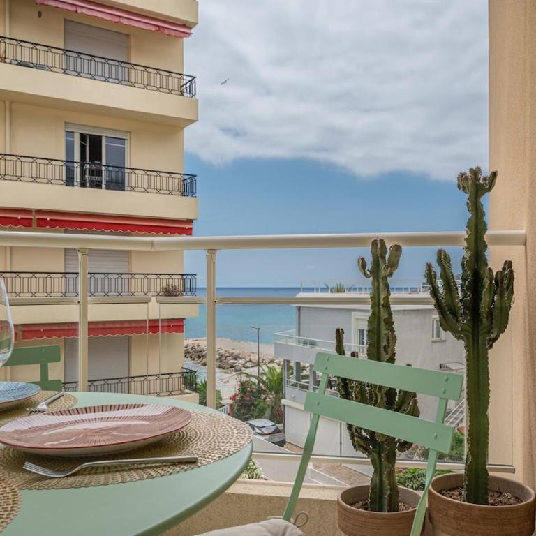 Beautiful 1 bedroom flat , 20 m from the beach, AC and private garage - Appartement 1 Chambre avec Balcon et Vue sur Mer - 46