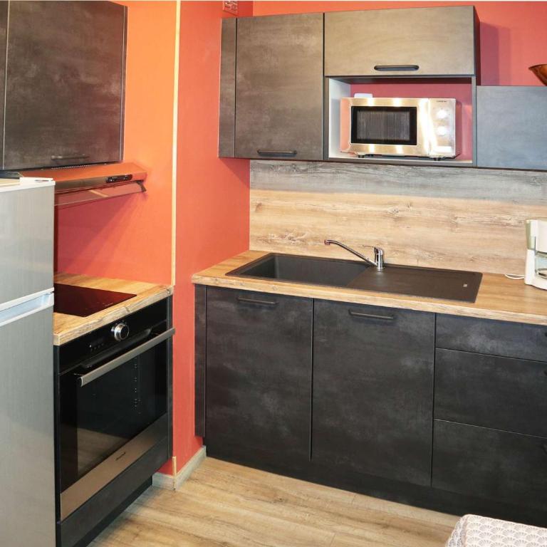 Appartement rénové pour 8 pers, skis aux pieds, cœur de station, grande terrasse, box à skis - FR-1-322-564 - Appartamento - 5
