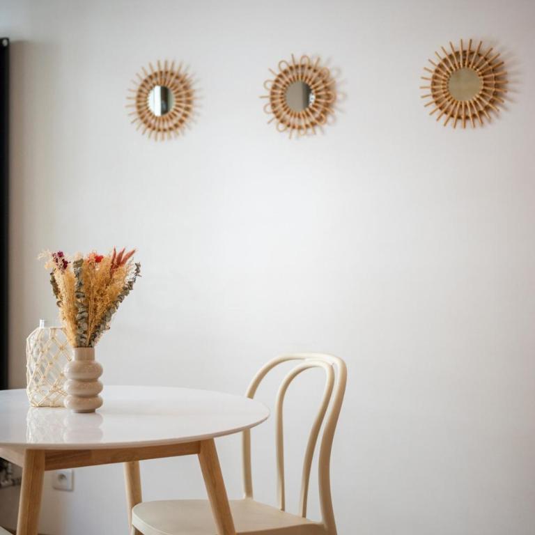 Beautifully Renovated with Charm - In the Port /AC - Appartement 1 Chambre - 5