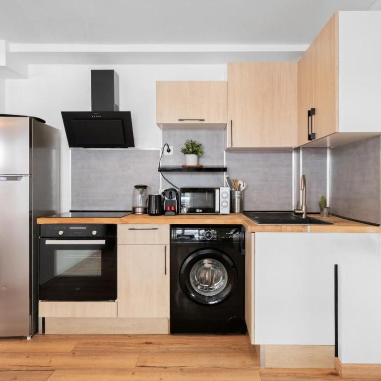 Beautifully Renovated with Charm - In the Port /AC - Appartement 1 Chambre - 6
