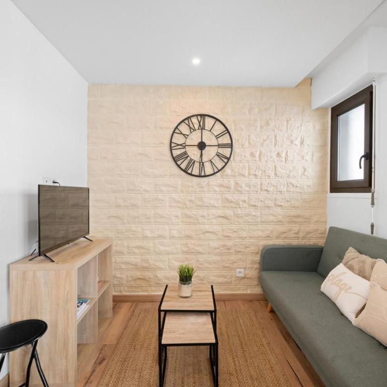Beautifully Renovated with Charm - In the Port /AC - Appartement 1 Chambre - 7