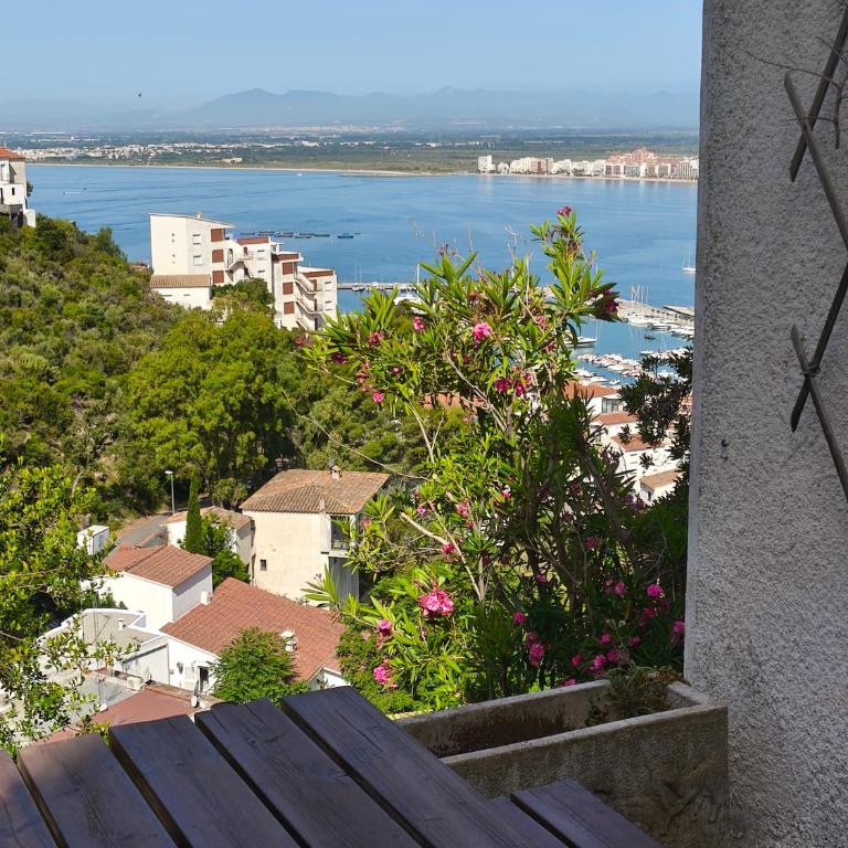 Puig Rom Pau Vila - One-Bedroom Apartment with Sea View and Balcony - 12