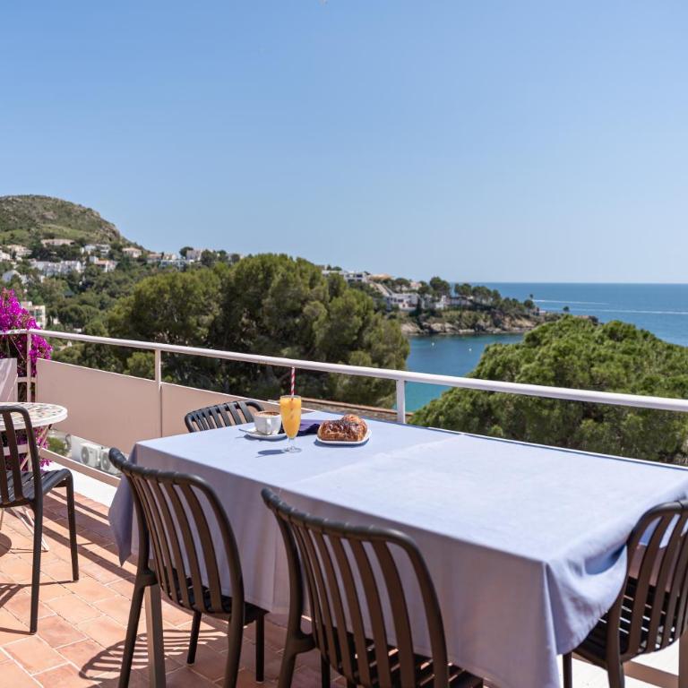 Santa Llucia Apartaments - Apartamento de 3 dormitorios con vistas al mar - 1