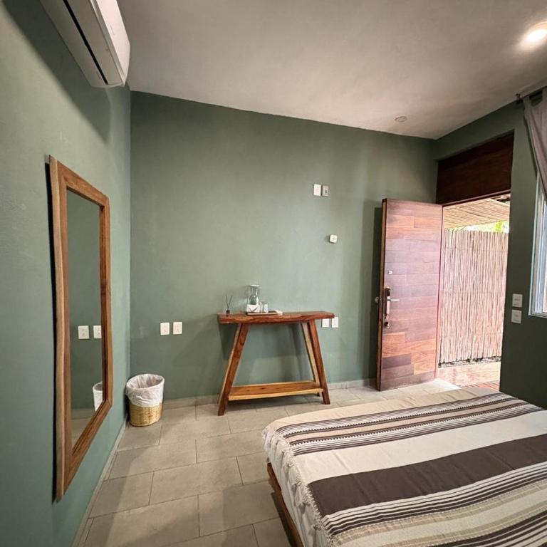 Hotel Makaabá Eco-Boutique - Habitación con cama extragrande y balcón - 5