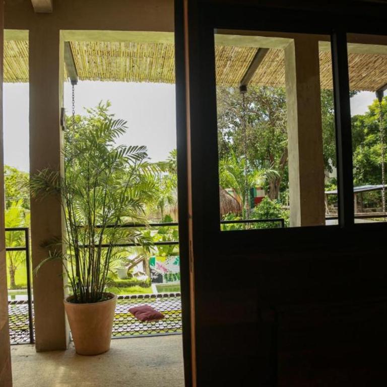 Hotel Makaabá Eco-Boutique - Queen Room with Pool View (Tiny House Concept) - 8