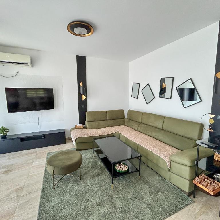 Flabelline Apartments - Three-Bedroom Apartment - 1