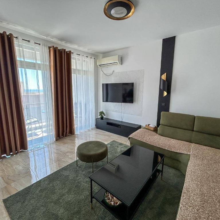 Flabelline Apartments - Three-Bedroom Apartment - 2